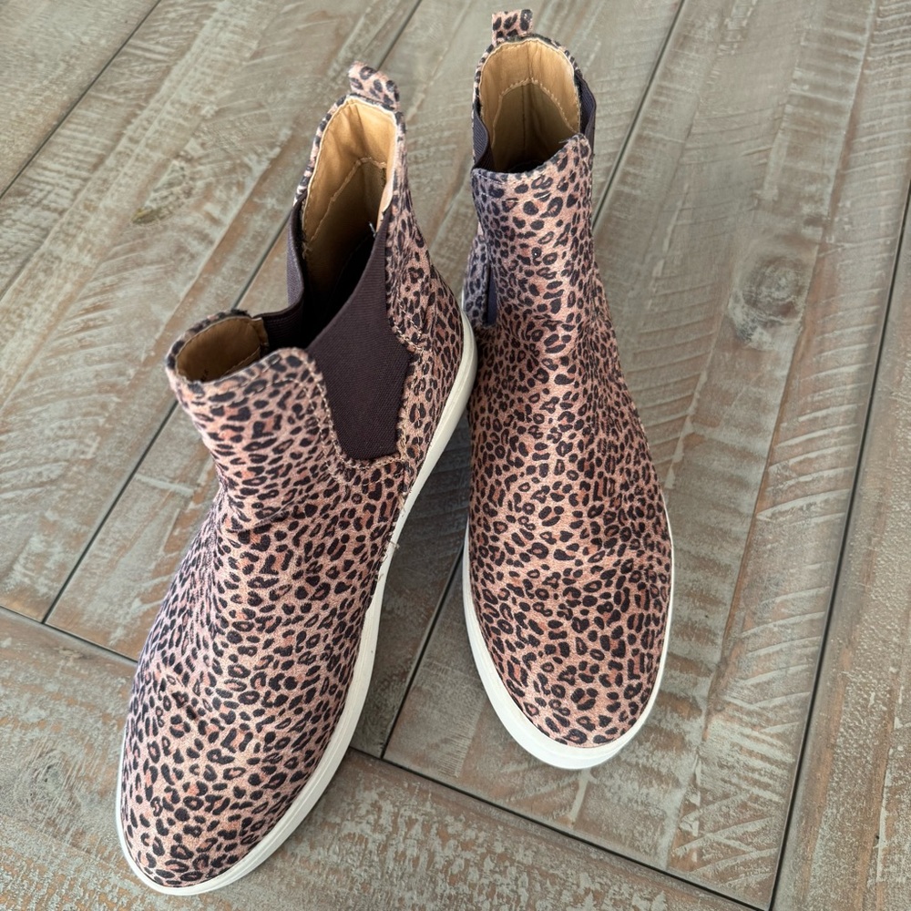 Wonderly Wendalynn Cheetah Print Ankle Boots - Picture 3 of 9